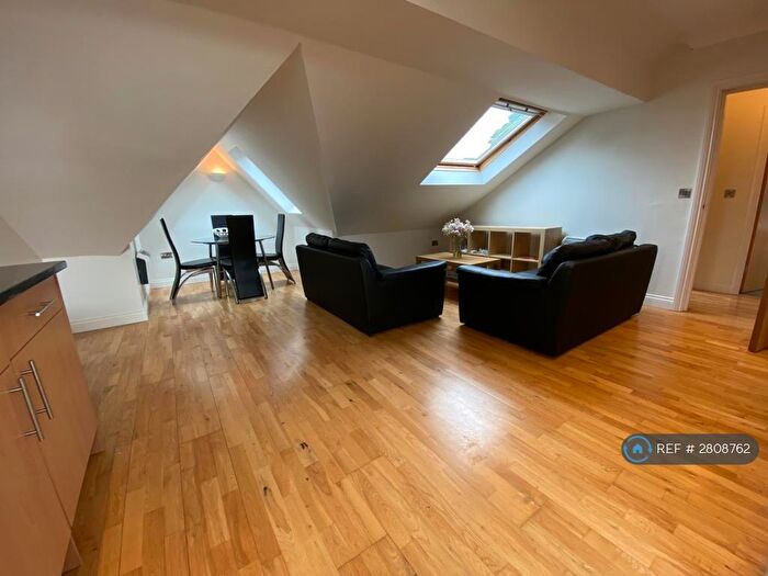 2 Bedroom Flat To Rent In Hillside House, Leeds, LS6