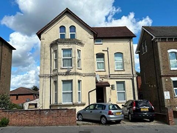 Studio To Rent In Oliver Grove, South Norwood, London, SE25