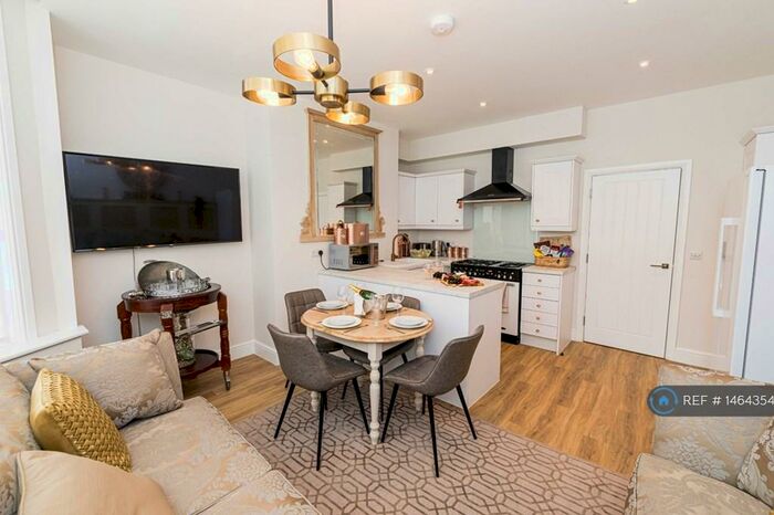 2 Bedroom Flat To Rent In Approach Road, Poole, BH14