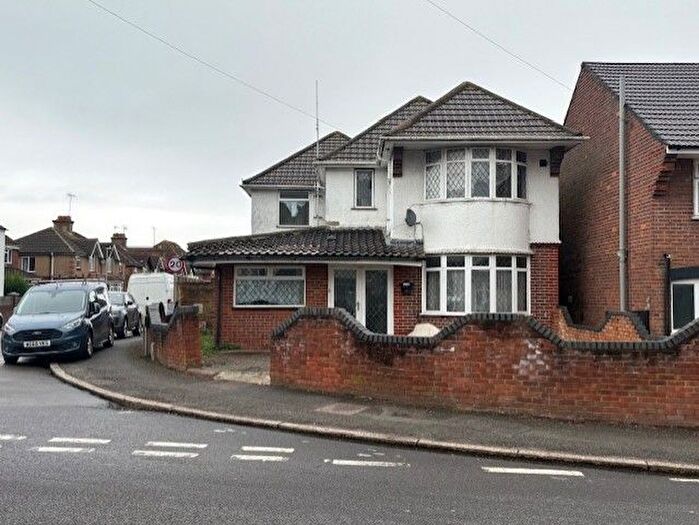 5 Bedroom Detached House To Rent In Trinity Road, Luton, LU3