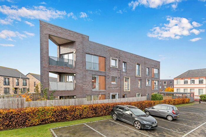 2 Bedroom Flat For Sale In / Harewood Road, Niddrie, Edinburgh, EH16