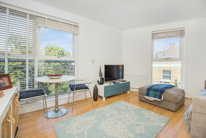 1 Bedroom Flat To Rent In Essex Road, London, N1