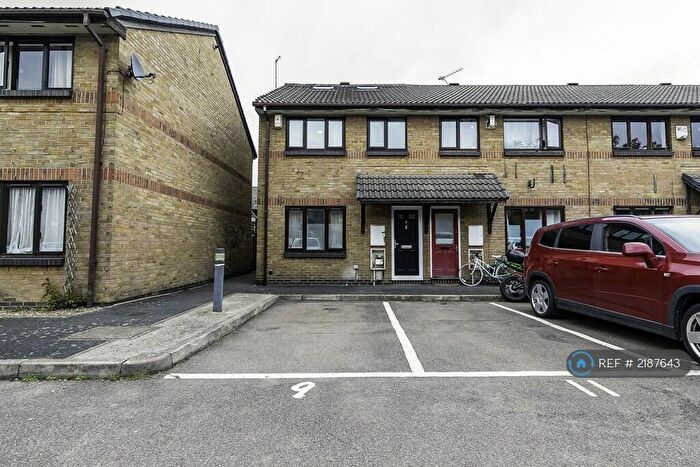 3 Bedroom End Of Terrace House To Rent In Mills Grove, London, E14