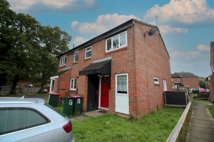 1 Bedroom End Of Terrace House To Rent In Kenilworth Close, Crawley RH11