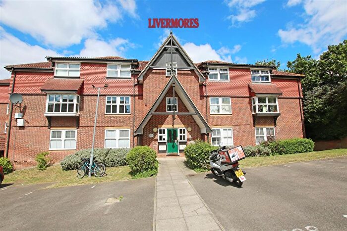 2 Bedroom Flat To Rent In Grange Crescent, Dartford, Kent, DA2