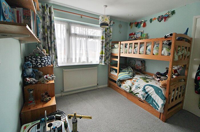 3 Bedroom Terraced House For Sale In Cherry Tree Avenue, Cowplain, Waterlooville, PO8