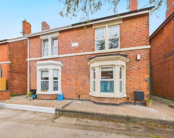 3 Bedroom Semi Detached House For Sale In Hinton Road, Gloucester, GL1