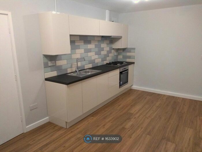 4 Bedroom Semi-Detached House To Rent In Keddington Crescent, Louth, LN11