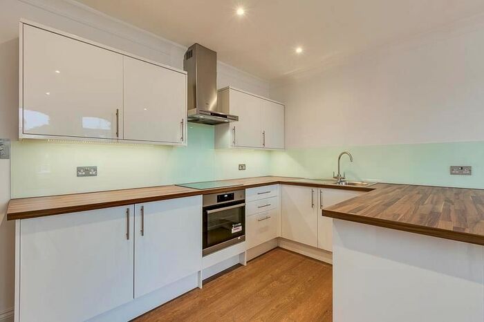 2 Bedroom Flat To Rent In Edith Road, West Kensington, London, W14