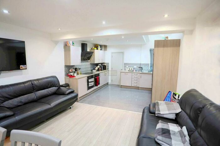 7 Bedroom Terraced House To Rent In Heeley Road - En-suite Student Property, B29