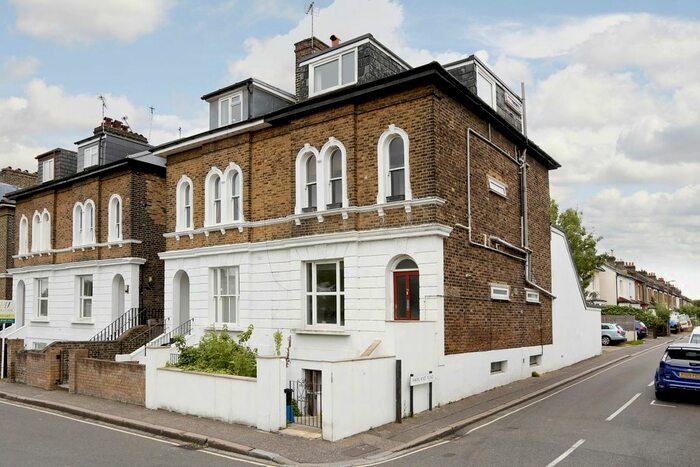 1 Bedroom Flat To Rent In Station Road, Twickenham, TW1