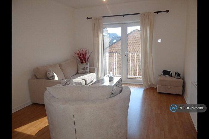 2 Bedroom Flat To Rent In Schooner Close, London, E14