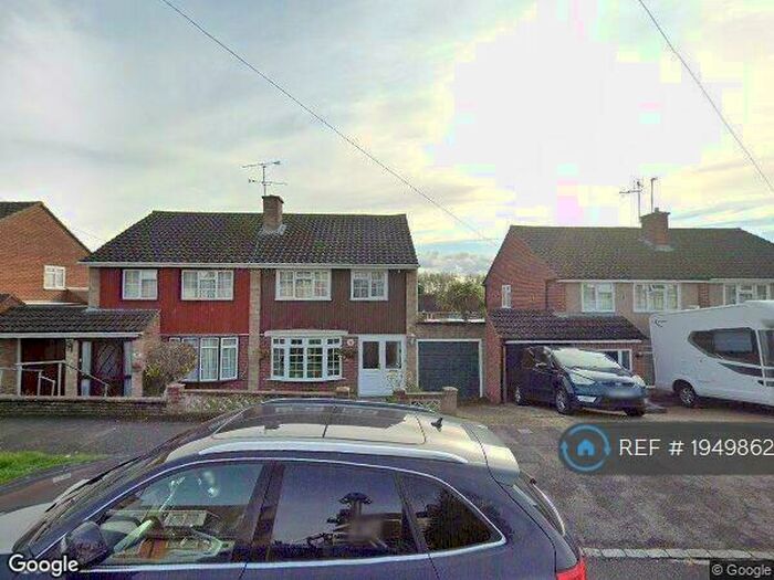 3 Bedroom Semi-Detached House To Rent In Tintern Crescent, Reading, RG1