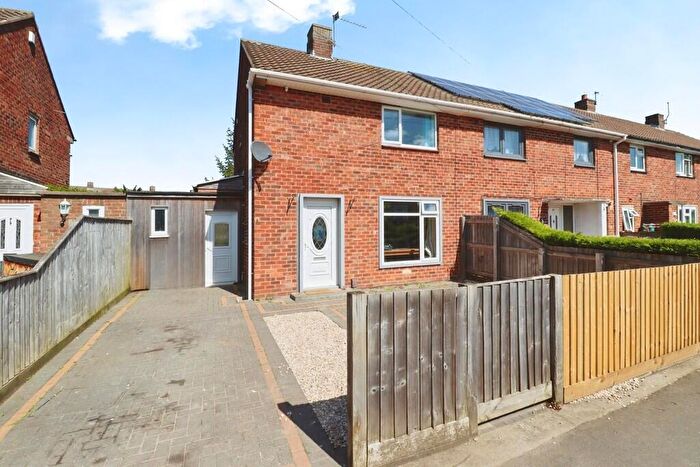 2 Bedroom End Of Terrace House For Sale In Woodhall Drive, Lincoln, LN2