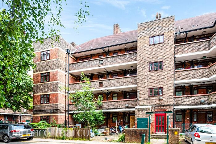 3 Bedroom Flat For Sale In Poynders Gardens, London, SW4