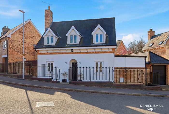 4 Bedroom Detached House For Sale In Gilbert Drive, Langdon Hills, Basildon, SS16