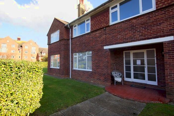 2 Bedroom Flat To Rent In Mayfield Way, Bexhill-On-Sea TN40