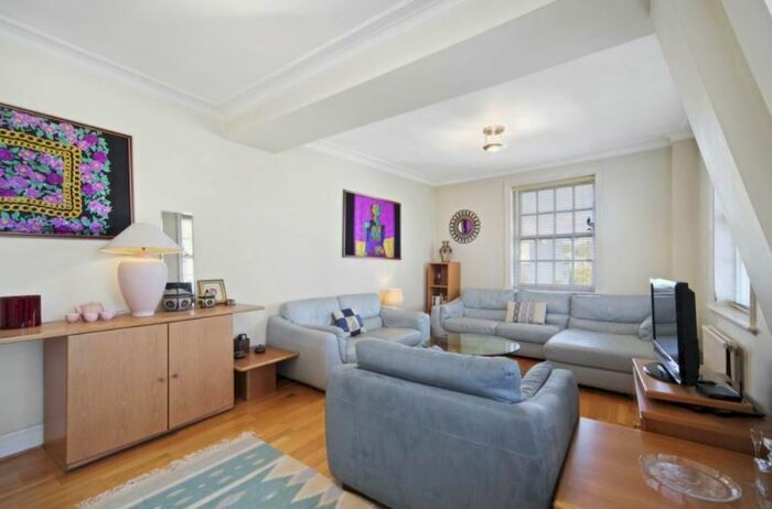 3 Bedroom Flat To Rent In Great Titchfield Street, Fitzrovia, London, W1W