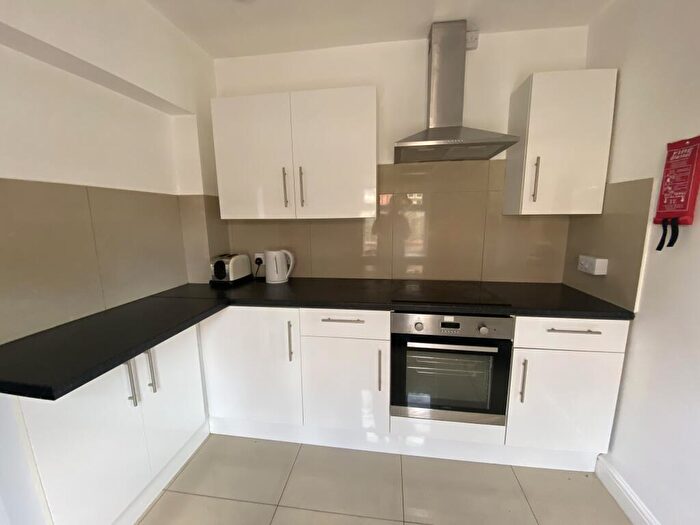 5 Bedroom Semi-Detached House To Rent In Pennell St // Bed // Student House // Aug, LN5
