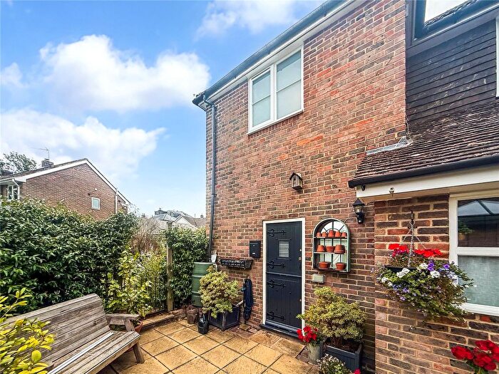 1 Bedroom Flat To Rent In Hatchgate Lane, Cuckfield, Haywards Heath, West Sussex, RH17