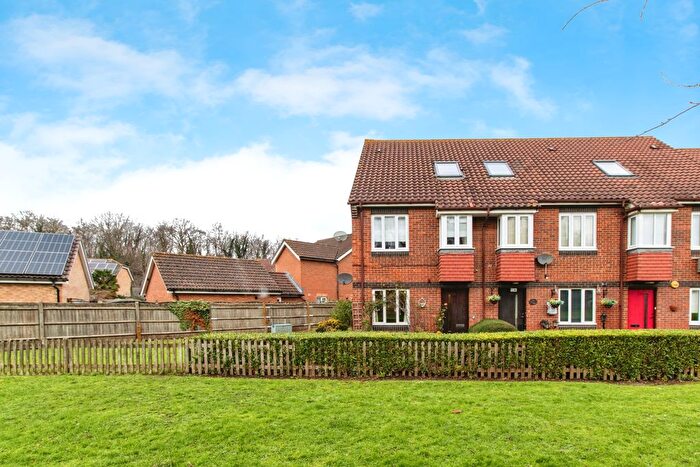 1 Bedroom Flat For Sale In Heatherbank Close, Crayford, Dartford, DA1