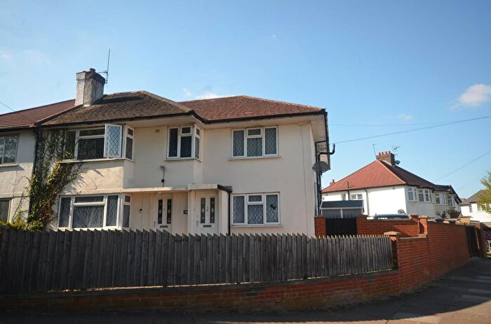 3 Bedroom End Of Terrace House To Rent In Ravenscroft Avenue, Wembley, HA9