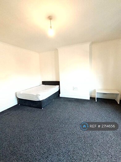 4 Bedroom Terraced House To Rent In Gathorne Terrace, Leeds, LS8