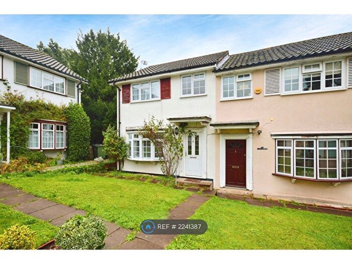 3 Bedroom End Terrace House To Rent In Courtlands, Sutton, SM2