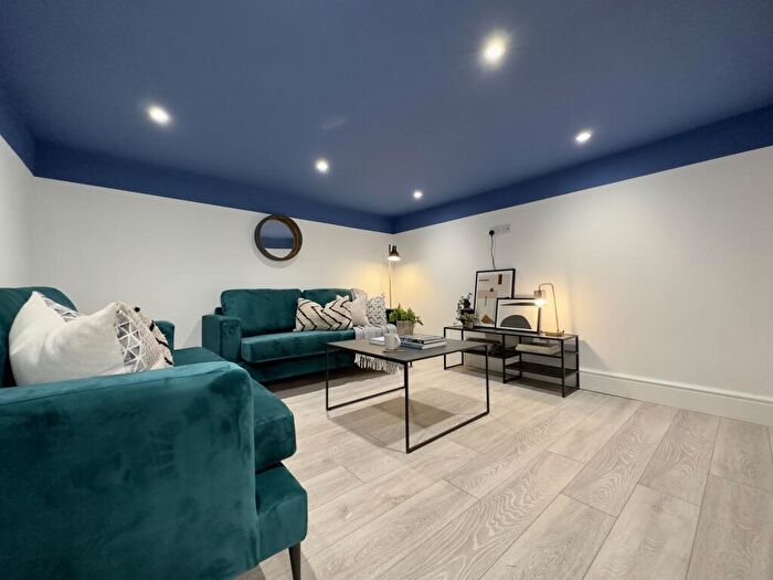 6 Bedroom House To Rent In Monks Road, Lincoln, LN2