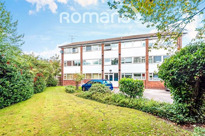 2 Bedroom Flat For Sale In Chapel Lane, Farnborough, GU14