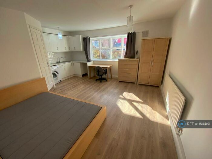 Studio To Rent In Park Road, Loughborough, LE11