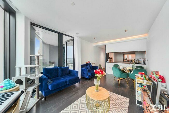 2 Bedroom Flat To Rent In Amory Tower, London, E14