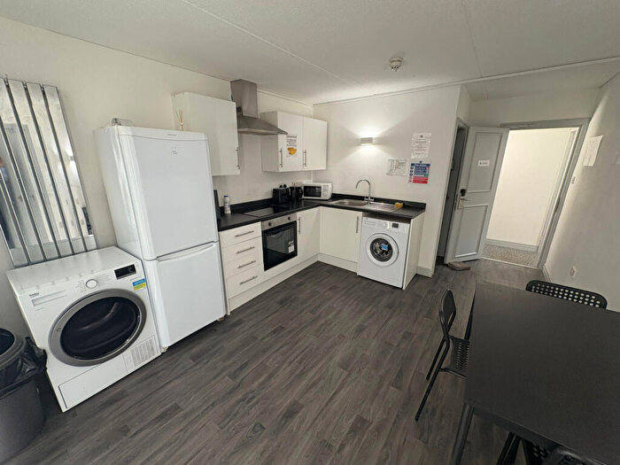 1 Bedroom Flat To Rent In Rochdale Road, Densahw, Oldham, Lancashire, OL3