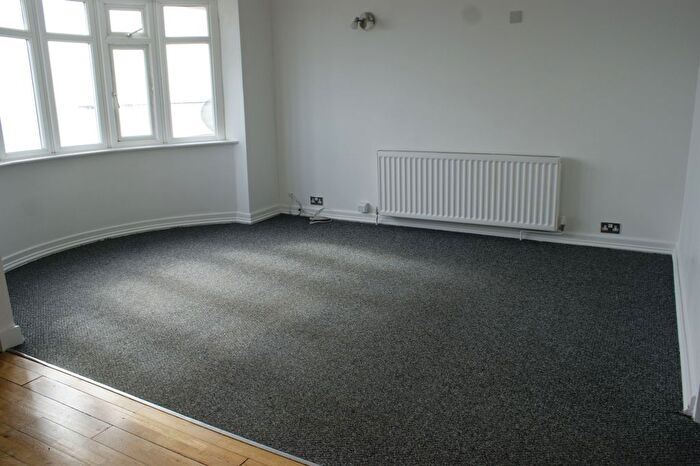 2 Bedroom Flat To Rent In Princes Esplanade, Walton On The Naze, CO14