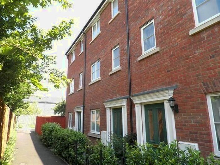 4 Bedroom Town House To Rent In Hutley Drive, Colchester, CO4