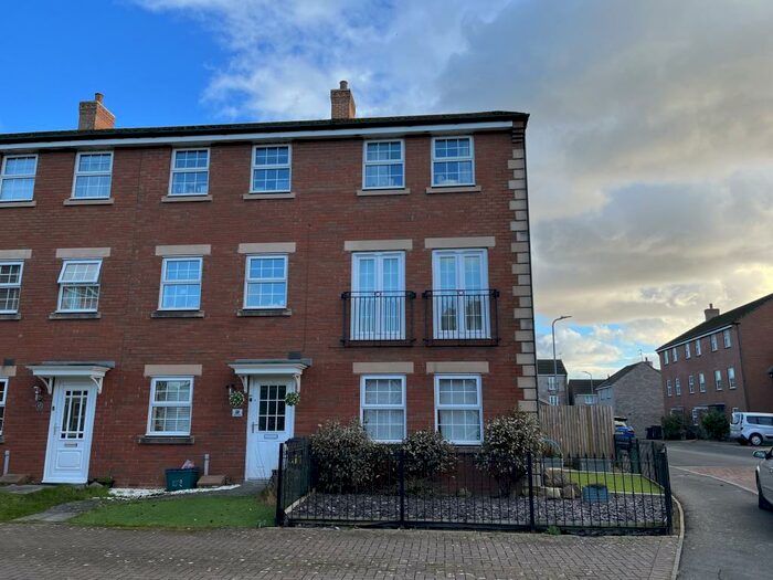 3 Bedroom Town House To Rent In Grosmont Way, Duffryn, NP10