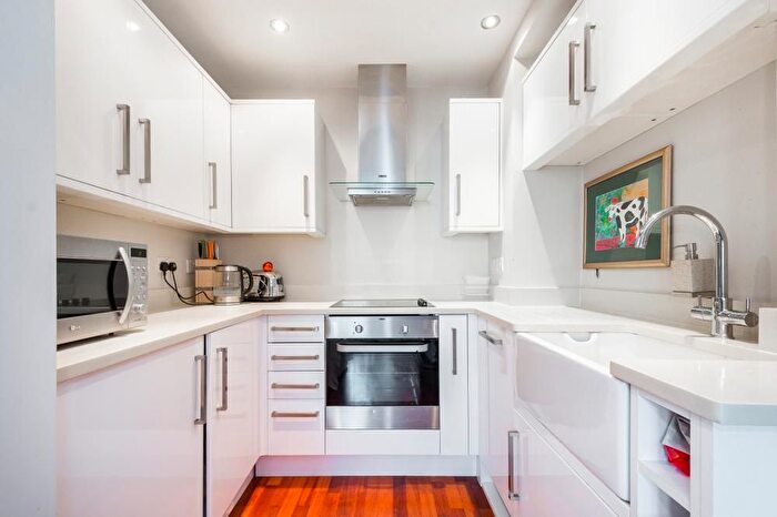 2 Bedroom Flat To Rent In Campden Grove, London, W8