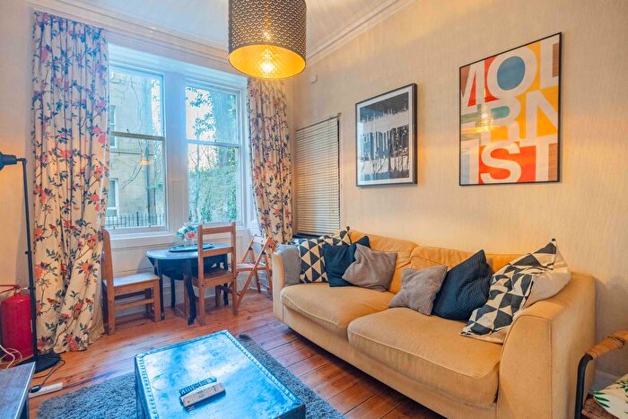 3 Bedroom Flat To Rent In Buccleuch Terrace, Edinburgh, EH8