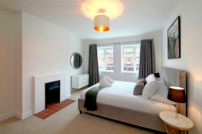1 Bedroom Flat For Sale In Highway Court, Beaconsfield HP9