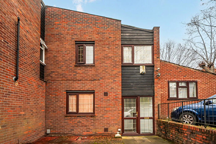 6 Bedroom End Of Terrace House For Sale In Paddock Close, London, SE26