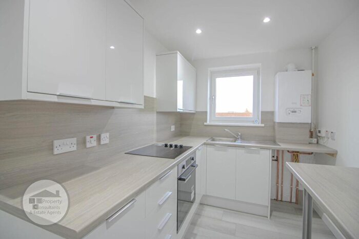 2 Bedroom Flat To Rent In Denmilne Street, Easterhouse, Glasgow, G34