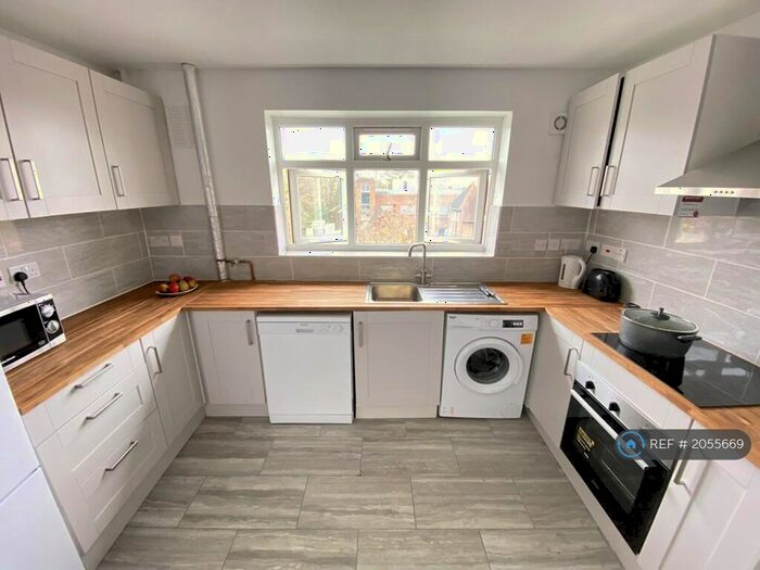 3 Bedroom Flat To Rent In Woodford Green, Woodford Green, IG8