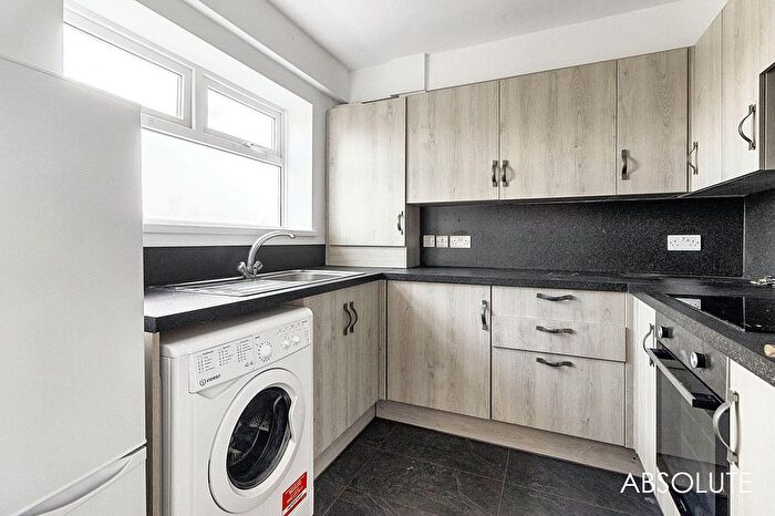 2 Bedroom Flat For Sale In Cartwright Crescent, Teignmouth, TQ14