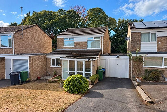 4 Bedroom Detached House For Sale In Warren Rise, Frimley, GU16