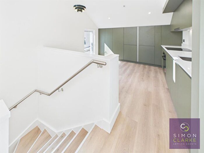 2 Bedroom Apartment To Rent In Weirdale Avenue, Whetstone, N20