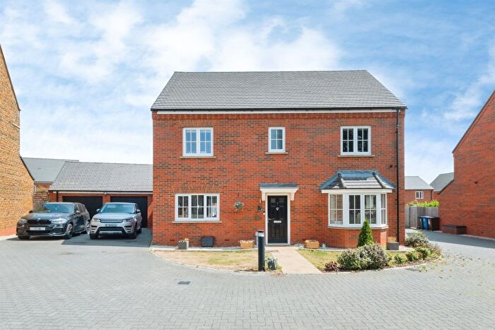 4 Bedroom Detached House For Sale In Thenford Way, Banbury, OX16
