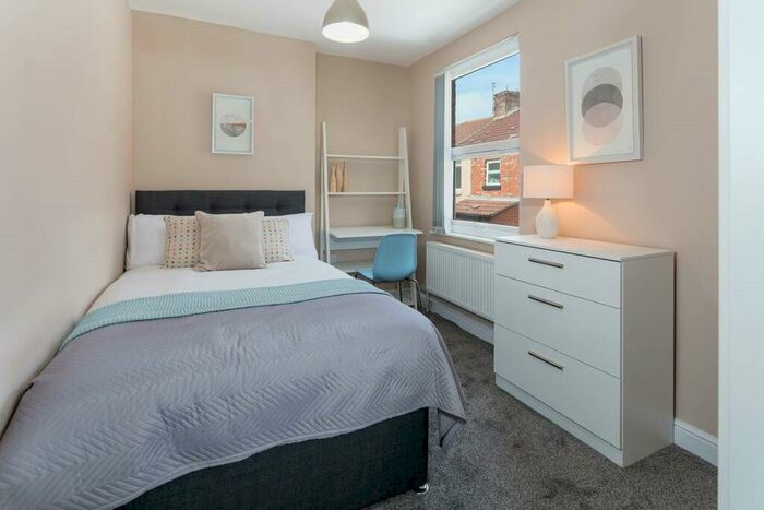 4 Bedroom House To Rent In Cameron Street, L7