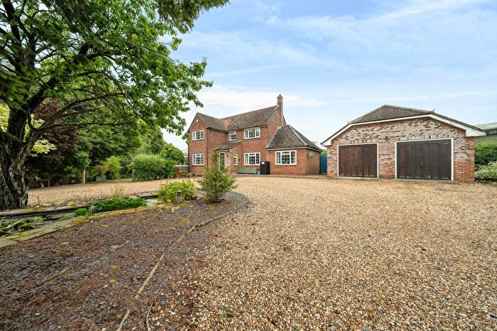 3 Bedroom Detached House For Sale In Worlds End, Berkshire, RG20