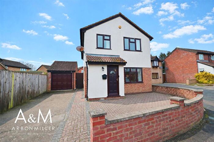 4 Bedroom Detached House To Rent In Barrington Close, Clayhall, IG5