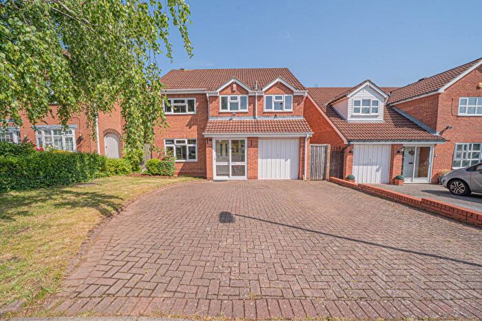 4 Bedroom Detached House For Sale In Barnfield Drive, Solihull, B92